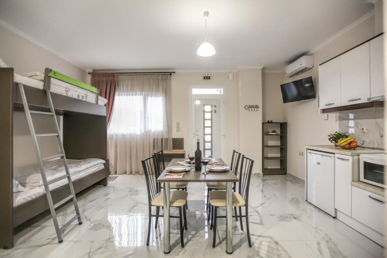 Del Sol #2 Meteora Luxurious Family Suites Kalambaka Esterno foto
