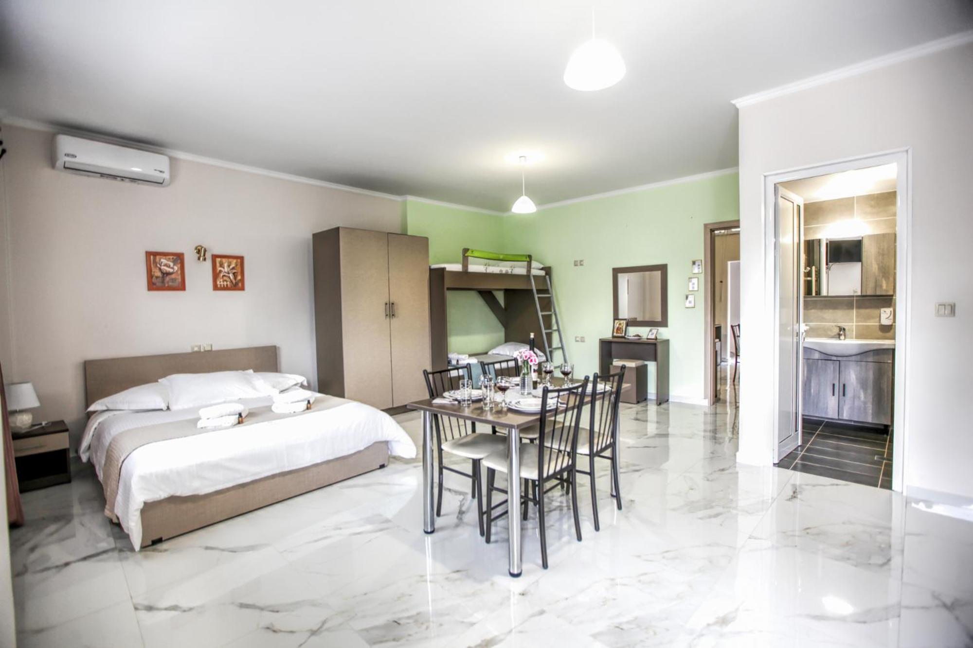 Del Sol #2 Meteora Luxurious Family Suites Kalambaka Esterno foto