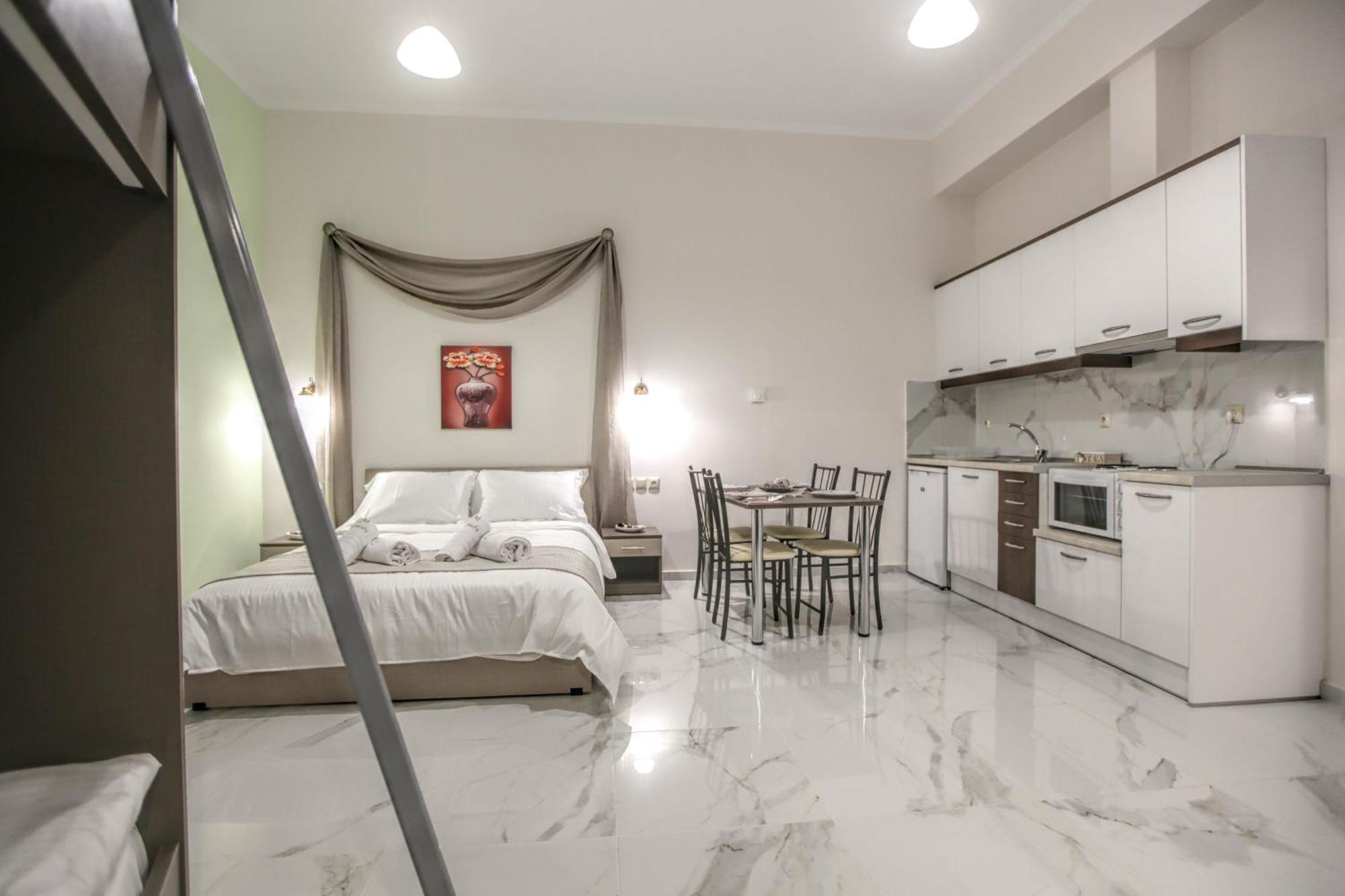 Del Sol #2 Meteora Luxurious Family Suites Kalambaka Esterno foto